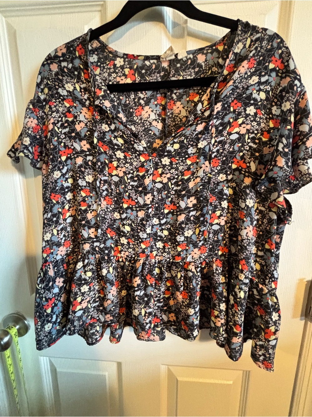😍GAP Floral Peplum Short Sleeve Top - Black Floral SZ XL